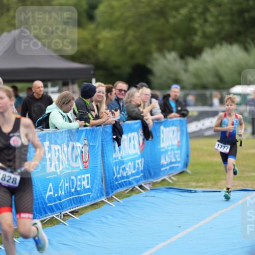 30.08.2026 - Elbe Triathlon Hamburg LAZAROV Photography http://msf.ph/oto/10029761 30.08.2026 13:09:23 Ziel 1777, 1784, 1828 meine-sportfotos.de