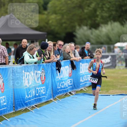30.08.2026 - Elbe Triathlon Hamburg LAZAROV Photography http://msf.ph/oto/10029763 30.08.2026 13:09:23 Ziel 1777, 1784, 1828 meine-sportfotos.de