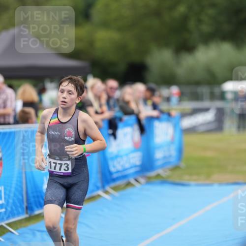 30.08.2026 - Elbe Triathlon Hamburg LAZAROV Photography http://msf.ph/oto/10029767 30.08.2026 13:10:49 Ziel 1773 meine-sportfotos.de