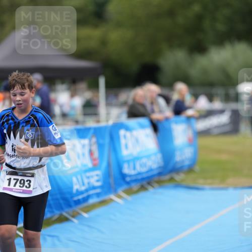 30.08.2026 - Elbe Triathlon Hamburg LAZAROV Photography http://msf.ph/oto/10029772 30.08.2026 13:13:47 Ziel 1793 meine-sportfotos.de