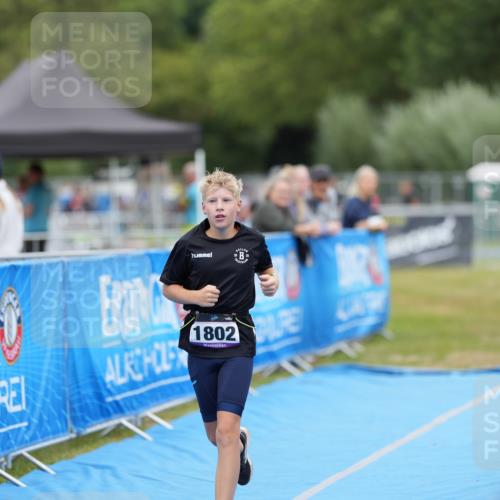 30.08.2026 - Elbe Triathlon Hamburg LAZAROV Photography http://msf.ph/oto/10029773 30.08.2026 13:15:02 Ziel 1802 meine-sportfotos.de