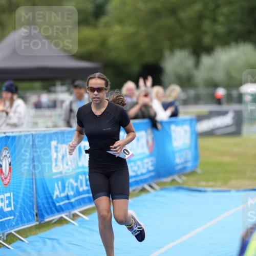 30.08.2026 - Elbe Triathlon Hamburg LAZAROV Photography http://msf.ph/oto/10029776 30.08.2026 13:16:58 Ziel 1830 meine-sportfotos.de