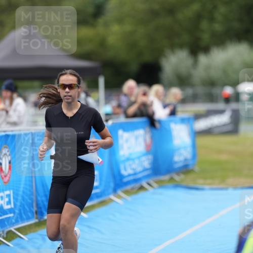 30.08.2026 - Elbe Triathlon Hamburg LAZAROV Photography http://msf.ph/oto/10029777 30.08.2026 13:16:59 Ziel 1830 meine-sportfotos.de