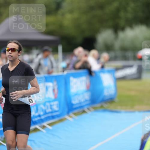 30.08.2026 - Elbe Triathlon Hamburg LAZAROV Photography http://msf.ph/oto/10029778 30.08.2026 13:16:59 Ziel 1830 meine-sportfotos.de
