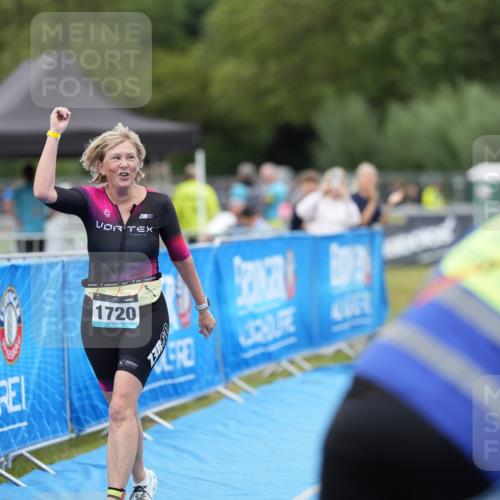 30.08.2026 - Elbe Triathlon Hamburg LAZAROV Photography http://msf.ph/oto/10029779 30.08.2026 13:17:59 Ziel 1720 meine-sportfotos.de