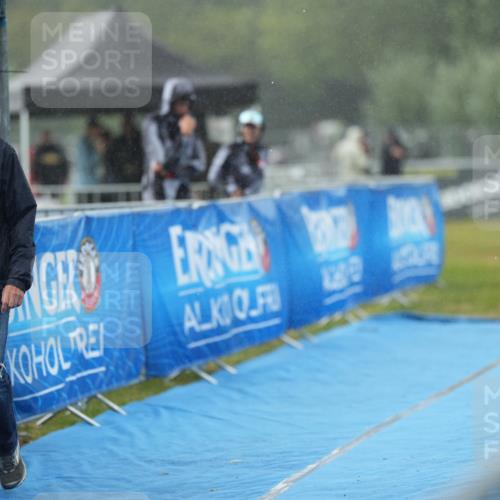 30.08.2026 - Elbe Triathlon Hamburg LAZAROV Photography http://msf.ph/oto/10029790 30.08.2026 16:03:53 Ziel  meine-sportfotos.de