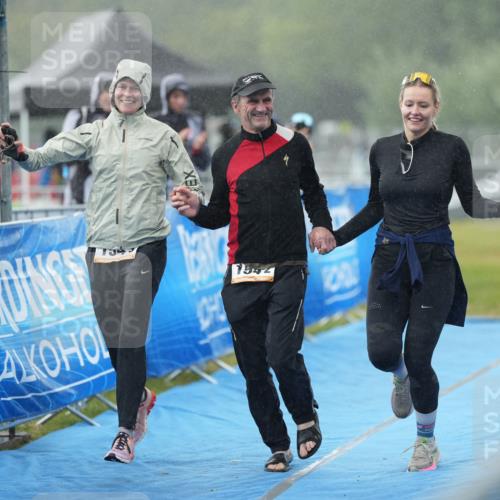 30.08.2026 - Elbe Triathlon Hamburg LAZAROV Photography http://msf.ph/oto/10029791 30.08.2026 16:05:04 Ziel  meine-sportfotos.de