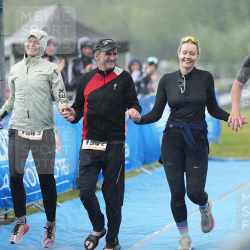 30.08.2026 - Elbe Triathlon Hamburg LAZAROV Photography http://msf.ph/oto/10029792 30.08.2026 16:05:04 Ziel  meine-sportfotos.de