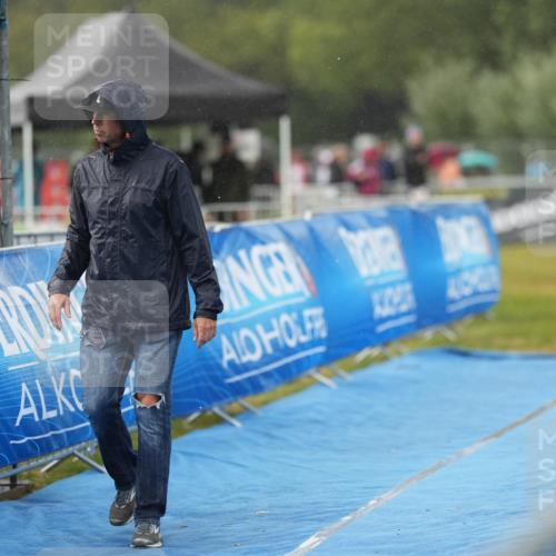 30.08.2026 - Elbe Triathlon Hamburg LAZAROV Photography http://msf.ph/oto/10029795 30.08.2026 16:06:40 Ziel  meine-sportfotos.de