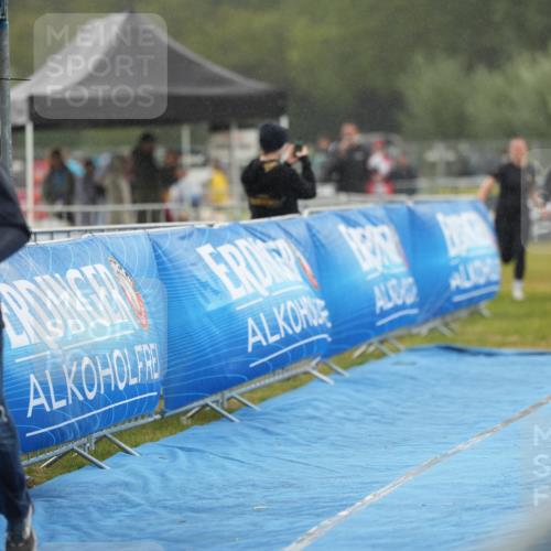 30.08.2026 - Elbe Triathlon Hamburg LAZAROV Photography http://msf.ph/oto/10029801 30.08.2026 16:11:03 Ziel  meine-sportfotos.de