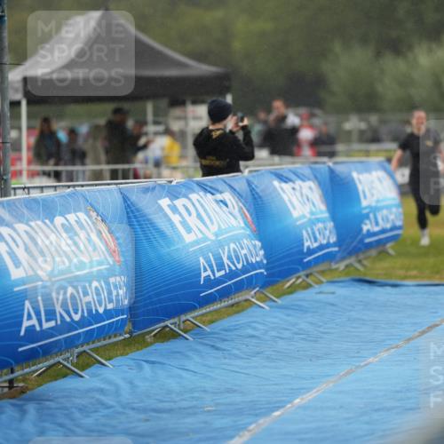 30.08.2026 - Elbe Triathlon Hamburg LAZAROV Photography http://msf.ph/oto/10029802 30.08.2026 16:11:03 Ziel  meine-sportfotos.de