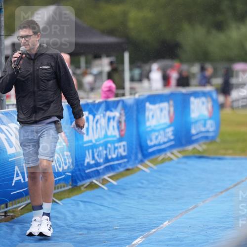 30.08.2026 - Elbe Triathlon Hamburg LAZAROV Photography http://msf.ph/oto/10029809 30.08.2026 16:12:33 Ziel  meine-sportfotos.de