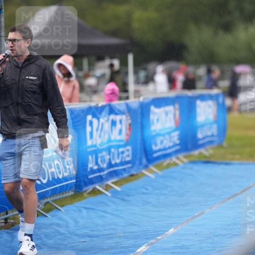 30.08.2026 - Elbe Triathlon Hamburg LAZAROV Photography http://msf.ph/oto/10029810 30.08.2026 16:12:33 Ziel  meine-sportfotos.de