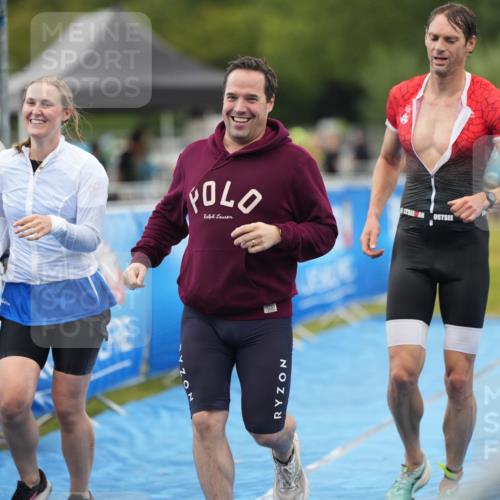 30.08.2026 - Elbe Triathlon Hamburg LAZAROV Photography http://msf.ph/oto/10029816 30.08.2026 16:16:47 Ziel  meine-sportfotos.de