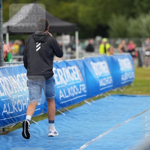 30.08.2026 - Elbe Triathlon Hamburg LAZAROV Photography http://msf.ph/oto/10029817 30.08.2026 16:17:52 Ziel  meine-sportfotos.de