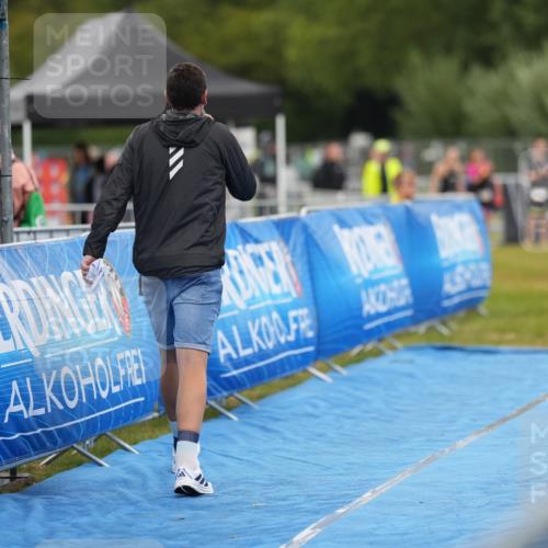 30.08.2026 - Elbe Triathlon Hamburg LAZAROV Photography http://msf.ph/oto/10029818 30.08.2026 16:17:53 Ziel  meine-sportfotos.de