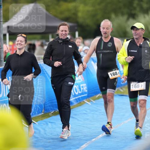 30.08.2026 - Elbe Triathlon Hamburg LAZAROV Photography http://msf.ph/oto/10029823 30.08.2026 16:18:31 Ziel  meine-sportfotos.de
