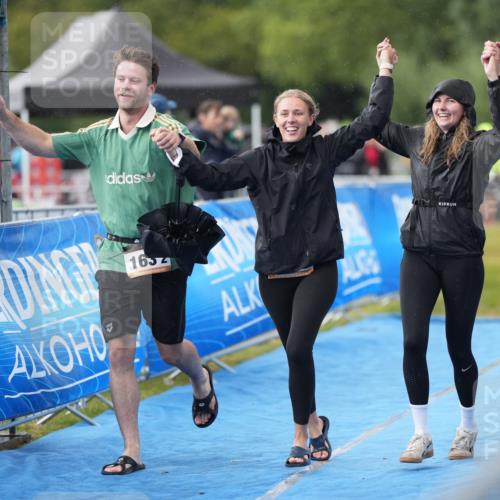 30.08.2026 - Elbe Triathlon Hamburg LAZAROV Photography http://msf.ph/oto/10029829 30.08.2026 16:23:14 Ziel  meine-sportfotos.de