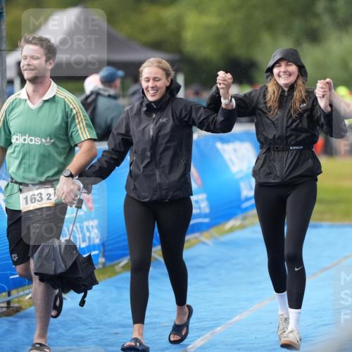 30.08.2026 - Elbe Triathlon Hamburg LAZAROV Photography http://msf.ph/oto/10029830 30.08.2026 16:23:14 Ziel  meine-sportfotos.de
