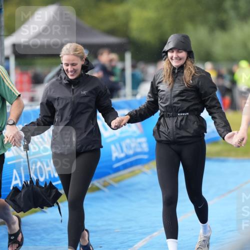 30.08.2026 - Elbe Triathlon Hamburg LAZAROV Photography http://msf.ph/oto/10029831 30.08.2026 16:23:14 Ziel  meine-sportfotos.de