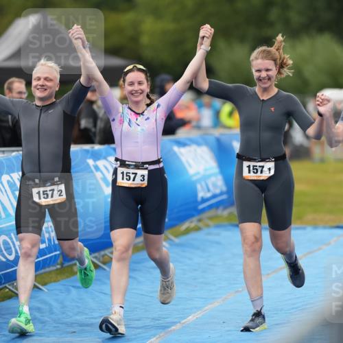 30.08.2026 - Elbe Triathlon Hamburg LAZAROV Photography http://msf.ph/oto/10029849 30.08.2026 16:27:29 Ziel  meine-sportfotos.de