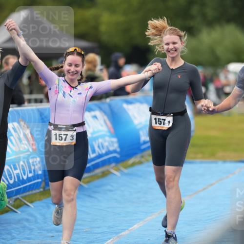 30.08.2026 - Elbe Triathlon Hamburg LAZAROV Photography http://msf.ph/oto/10029850 30.08.2026 16:27:30 Ziel  meine-sportfotos.de