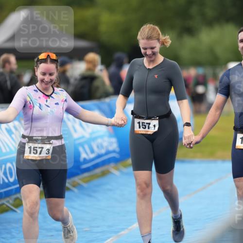 30.08.2026 - Elbe Triathlon Hamburg LAZAROV Photography http://msf.ph/oto/10029851 30.08.2026 16:27:30 Ziel  meine-sportfotos.de