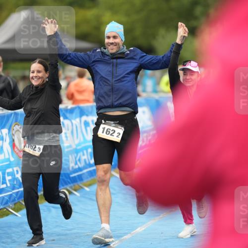 30.08.2026 - Elbe Triathlon Hamburg LAZAROV Photography http://msf.ph/oto/10029852 30.08.2026 16:28:21 Ziel  meine-sportfotos.de