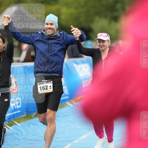 30.08.2026 - Elbe Triathlon Hamburg LAZAROV Photography http://msf.ph/oto/10029853 30.08.2026 16:28:22 Ziel  meine-sportfotos.de