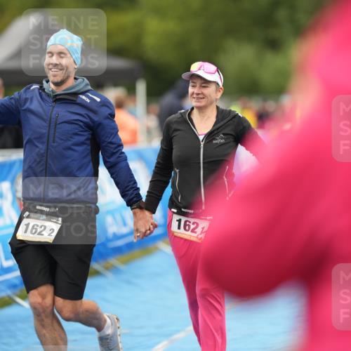 30.08.2026 - Elbe Triathlon Hamburg LAZAROV Photography http://msf.ph/oto/10029854 30.08.2026 16:28:22 Ziel  meine-sportfotos.de