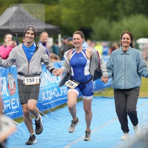 30.08.2026 - Elbe Triathlon Hamburg LAZAROV Photography http://msf.ph/oto/10029879 30.08.2026 16:33:45 Ziel  meine-sportfotos.de