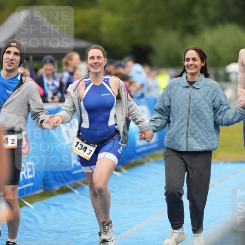 30.08.2026 - Elbe Triathlon Hamburg LAZAROV Photography http://msf.ph/oto/10029880 30.08.2026 16:33:46 Ziel  meine-sportfotos.de