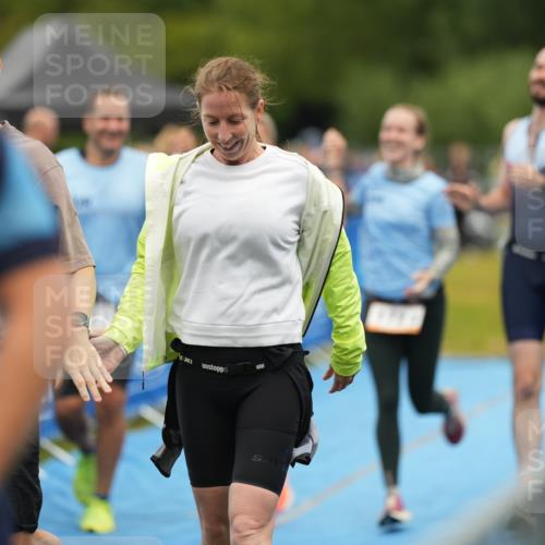 30.08.2026 - Elbe Triathlon Hamburg LAZAROV Photography http://msf.ph/oto/10029891 30.08.2026 16:34:34 Ziel  meine-sportfotos.de