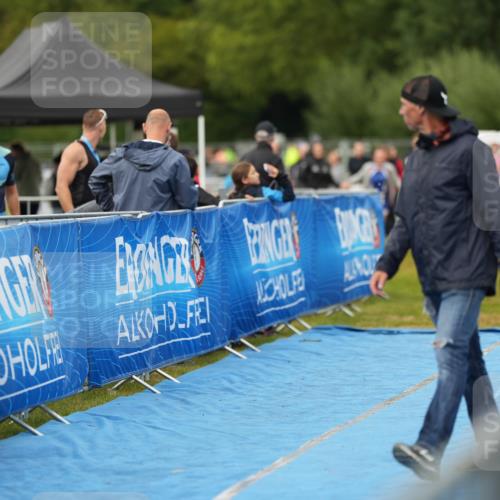 30.08.2026 - Elbe Triathlon Hamburg LAZAROV Photography http://msf.ph/oto/10029897 30.08.2026 16:37:17 Ziel  meine-sportfotos.de