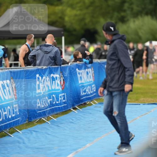 30.08.2026 - Elbe Triathlon Hamburg LAZAROV Photography http://msf.ph/oto/10029898 30.08.2026 16:37:18 Ziel  meine-sportfotos.de