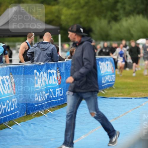 30.08.2026 - Elbe Triathlon Hamburg LAZAROV Photography http://msf.ph/oto/10029899 30.08.2026 16:37:18 Ziel  meine-sportfotos.de