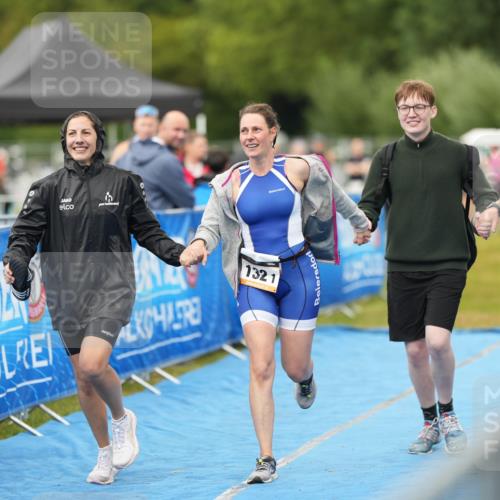 30.08.2026 - Elbe Triathlon Hamburg LAZAROV Photography http://msf.ph/oto/10029900 30.08.2026 16:37:26 Ziel  meine-sportfotos.de