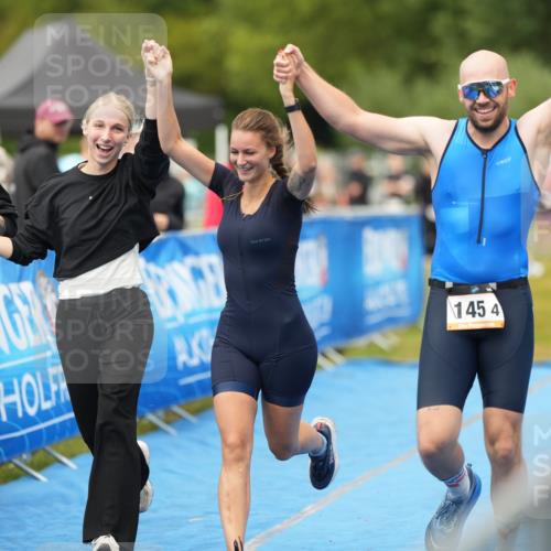 30.08.2026 - Elbe Triathlon Hamburg LAZAROV Photography http://msf.ph/oto/10029904 30.08.2026 16:38:33 Ziel  meine-sportfotos.de