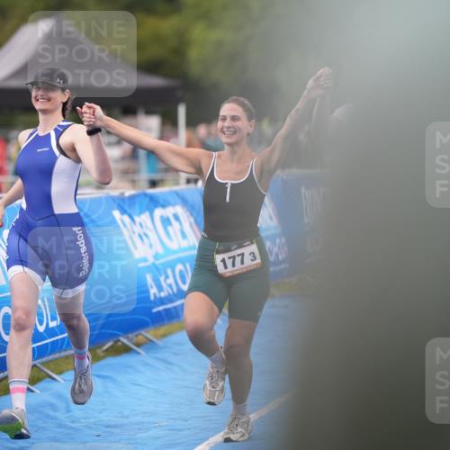 30.08.2026 - Elbe Triathlon Hamburg LAZAROV Photography http://msf.ph/oto/10029935 30.08.2026 16:56:10 Ziel  meine-sportfotos.de