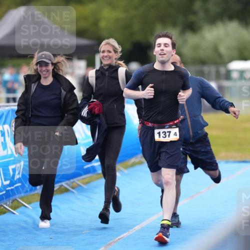 30.08.2026 - Elbe Triathlon Hamburg LAZAROV Photography http://msf.ph/oto/10029938 30.08.2026 17:02:40 Ziel  meine-sportfotos.de