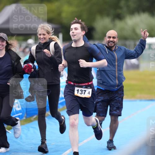 30.08.2026 - Elbe Triathlon Hamburg LAZAROV Photography http://msf.ph/oto/10029939 30.08.2026 17:02:41 Ziel  meine-sportfotos.de