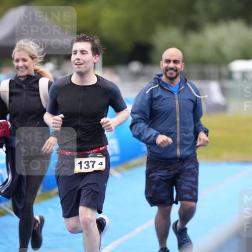 30.08.2026 - Elbe Triathlon Hamburg LAZAROV Photography http://msf.ph/oto/10029940 30.08.2026 17:02:41 Ziel  meine-sportfotos.de