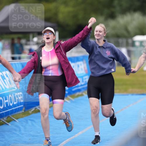 30.08.2026 - Elbe Triathlon Hamburg LAZAROV Photography http://msf.ph/oto/10029942 30.08.2026 17:05:03 Ziel  meine-sportfotos.de