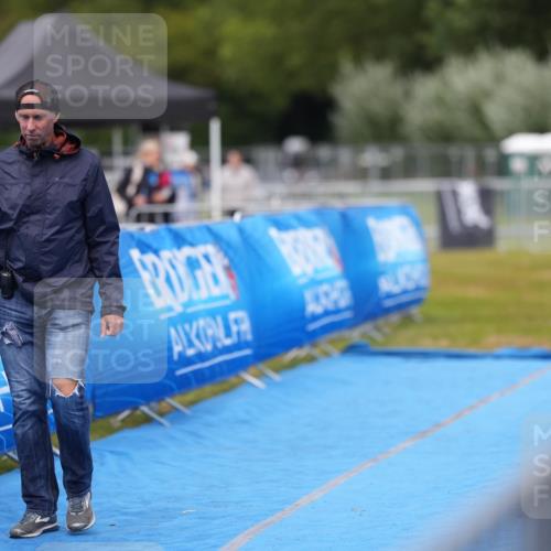 30.08.2026 - Elbe Triathlon Hamburg LAZAROV Photography http://msf.ph/oto/10029945 30.08.2026 17:07:59 Ziel  meine-sportfotos.de