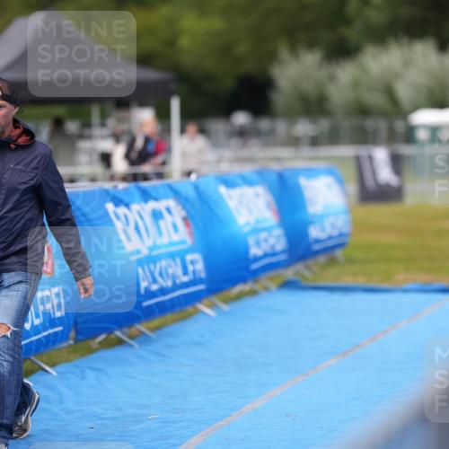 30.08.2026 - Elbe Triathlon Hamburg LAZAROV Photography http://msf.ph/oto/10029946 30.08.2026 17:08:00 Ziel  meine-sportfotos.de