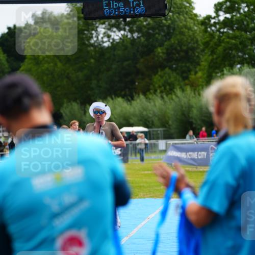 30.08.2026 - Elbe Triathlon Hamburg LAZAROV Photography http://msf.ph/oto/10029953 30.08.2026 09:59:01 Ziel 247 meine-sportfotos.de