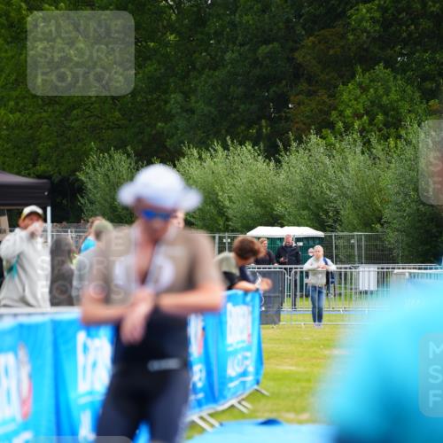 30.08.2026 - Elbe Triathlon Hamburg LAZAROV Photography http://msf.ph/oto/10029954 30.08.2026 09:59:03 Ziel 247 meine-sportfotos.de