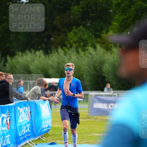 30.08.2026 - Elbe Triathlon Hamburg LAZAROV Photography http://msf.ph/oto/10029961 30.08.2026 09:59:13 Ziel 225 meine-sportfotos.de