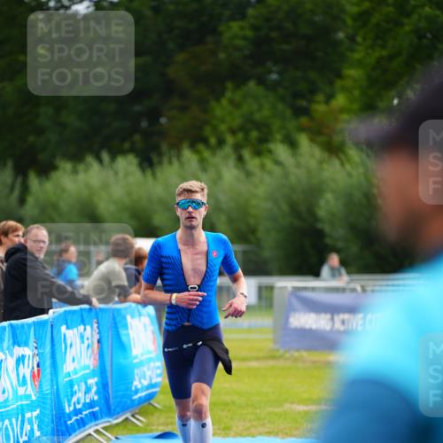 30.08.2026 - Elbe Triathlon Hamburg LAZAROV Photography http://msf.ph/oto/10029963 30.08.2026 09:59:13 Ziel 225 meine-sportfotos.de
