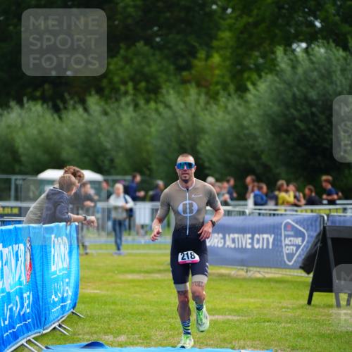 30.08.2026 - Elbe Triathlon Hamburg LAZAROV Photography http://msf.ph/oto/10029977 30.08.2026 10:00:53 Ziel 218 meine-sportfotos.de